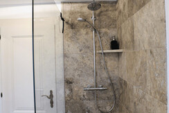 Ferienwohnung-Rosa-Muenster-Alpbachtal-Badezimmer-