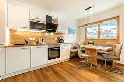 5_Lehenhof_Alpbach_Erdgeschoss_Wohnung1_Wohn-Esszi