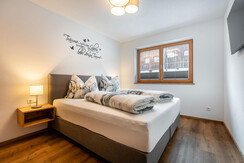 10_Lehenhof_Alpbach_Erdgeschoss_Wohnung1_Zimmer1