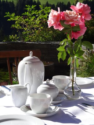 Frühstück im Garten_Gästehaus Larch | © Fam. Larch