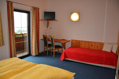 Dreibettzimmer_Haus Wöll (1)