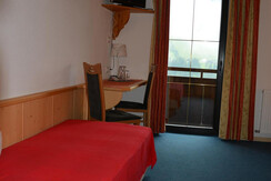 Dreibettzimmer_Haus Wöll (4)