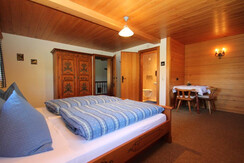 Tisch Zimmer Jochanger