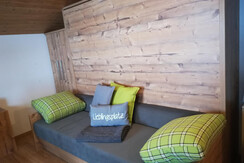 Hacklstoana_Alpbachtal_Gratlspitz_Sofa-Schrankbett