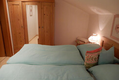 Schlafzimmer (2)