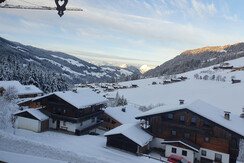 Haus Frei_Nagele_Alpbachtal_Blick Richtung Dorf