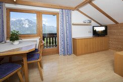 Wohnküche mit Bergblick