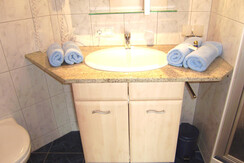Waschbecken mit Handtücher