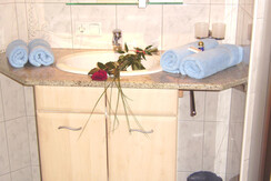 Waschbecken mit Handtücher