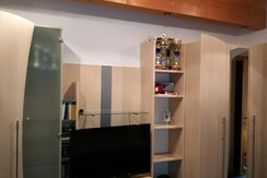 Wohnzimmerschrank