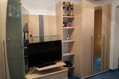 Wohnzimmerschrank