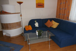 Sofaecke mit Kachelofen