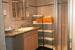 Badezimmer mit Dusche