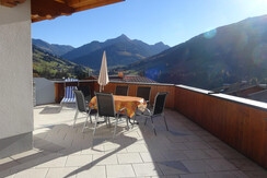 Große Terrasse mit toller Aussicht!