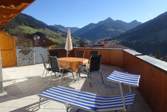 Große Terrasse mit toller Aussicht!