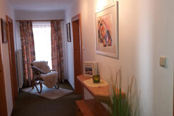 VORRAUM IN DER WOHNUNG mit Balkon