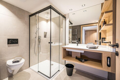 Bad Komfortdreibettzimmer 15