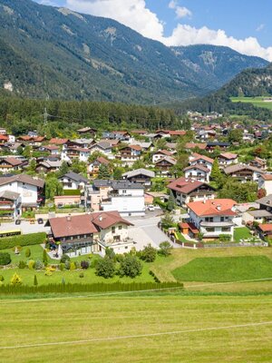 Hotel Iris left side with parking place