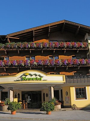 Hotel Neuwirt Hausansicht im Sommer | © Hotel Neuwirt
