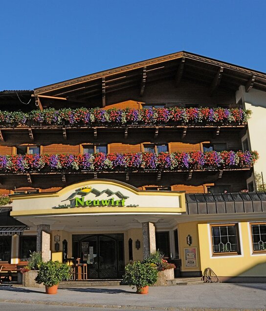Hotel Neuwirt Hausansicht im Sommer | © Hotel Neuwirt