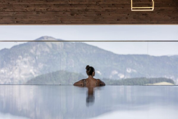 hygnachalets_alpbachtal_infinitypool