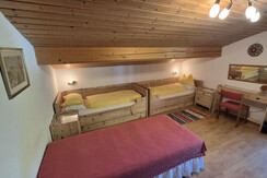 Kaiserhof_Alpbach_3-Bett-Schlafzimmer