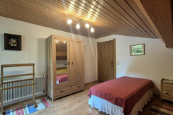 Kaiserhof_Alpbach_3-Bett-Schlafzimmer(2)