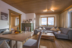 Landhaus_Alpbach_Appartement_1_Wohnzimmer