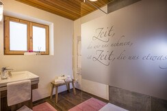 Landhaus_Alpbach_Dez_2017_App_1_Badezimmer