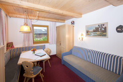Reither-Kogel-Appartement_Wohnraum-2_Landhaus-Grei