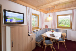 Reither-Kogel-Appartement_Wohnraum-3_Landhaus-Grei