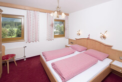 Alpbachtal-Appartement_Schlafzimmer_Landhaus-Greil