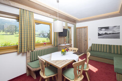 Tirol-Appartement_Wohnraum_Landhaus-Greil_Reith-im