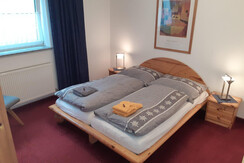 doppelbett_schlafzimmer