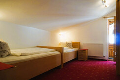 LederersZuhaus_Alpbach_Top1_Schlafzimmer3_kl