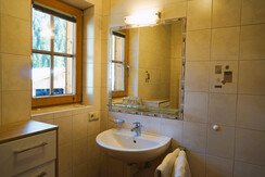 LederersZuhaus-Alpbach-Top2-Badezimmer-kl
