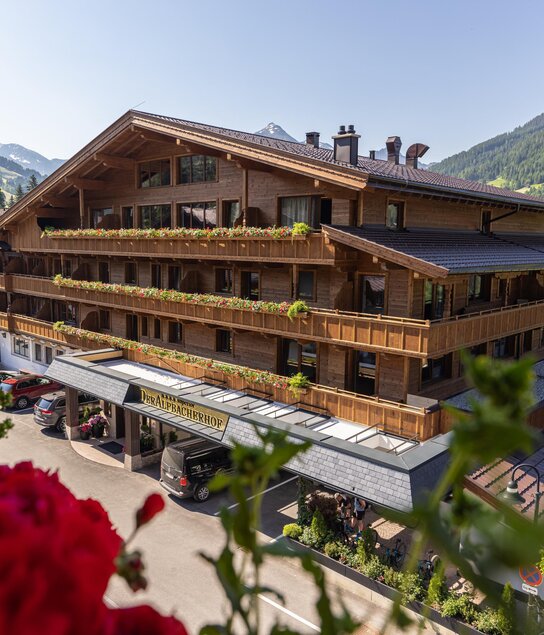 Alpbacherhof Außenansicht Sommer K40
