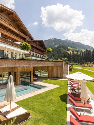 Wellnessgarten Liegen | © Natur & Spa Resort Der Alpbacherhof