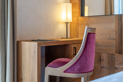 Double Room Alpin_Desk