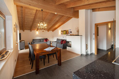 natural__deluxe_apartment_alpbach_essbereich (1)