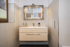 natural__deluxe_apartment_alpbach_badezimmer (1)