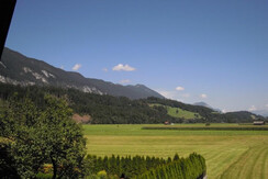 Ferienwohnung_Kramsach_Wohnzimmer-Aussicht