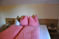 ferienwohnung_zimmer_pension_luggi_alpbachtal