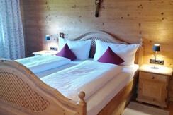 Riedhof_Brandenberg_Alpbachtal_WG_Schlafzimmer