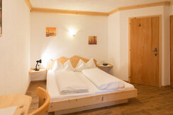 Almhütte_Schlafzimmer_Rosenhof_Alpbach_Seenland