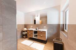 Sunny Mountain_Alpbachtal_Mountain_Badezimmer