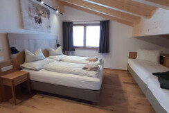Schlafzimmer 1 vier Betten