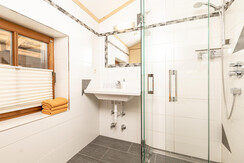 Badezimmer_Fewo 6_Alpbachtal_Tramberger