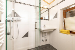 Badezimmer_Fewo 5_Alpbachtal_Tramberger