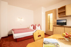 Wohn/Schlafraum_Fewo 8_Alpbachtal_Tramberger_Reith